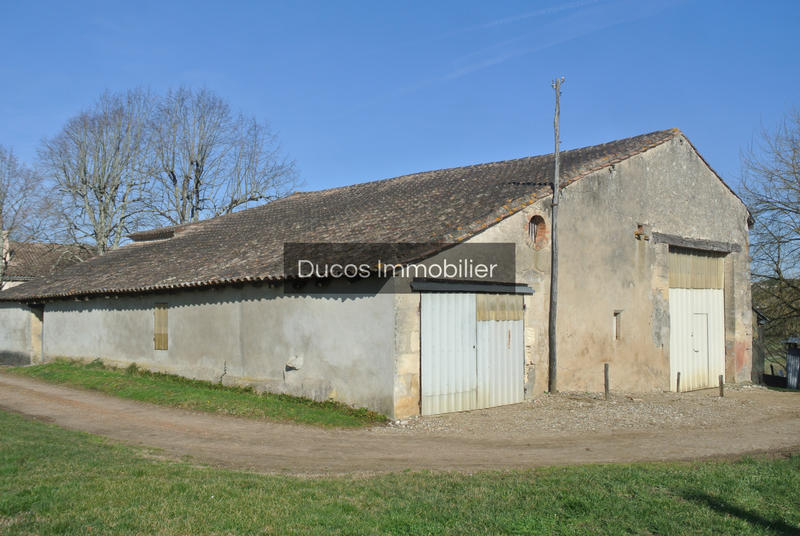 Maison - 330 m² - 1 pièce