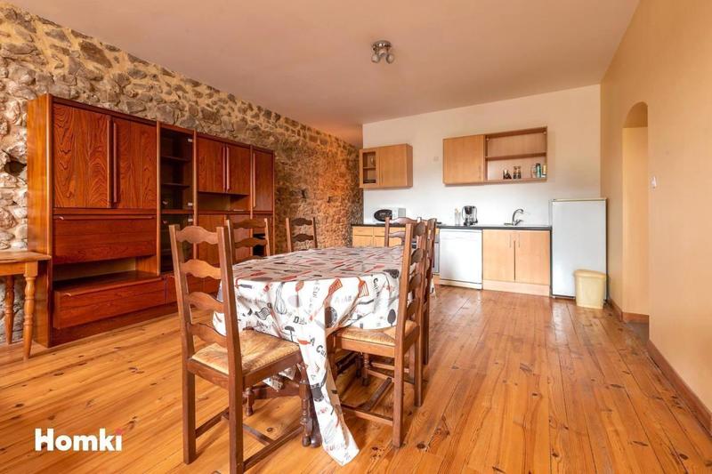 Maison - 1 800 m² - 31 pièces