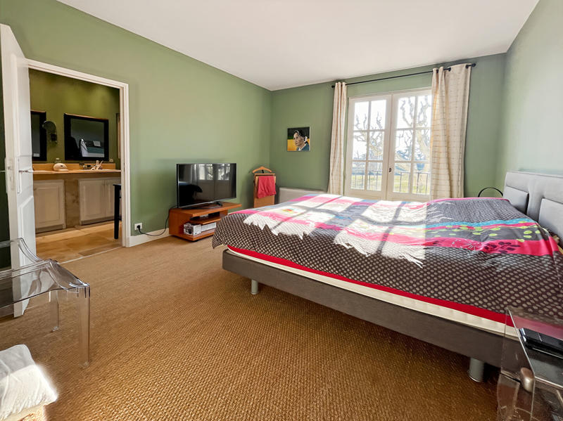 Maison - 335 m² - 9 pièces