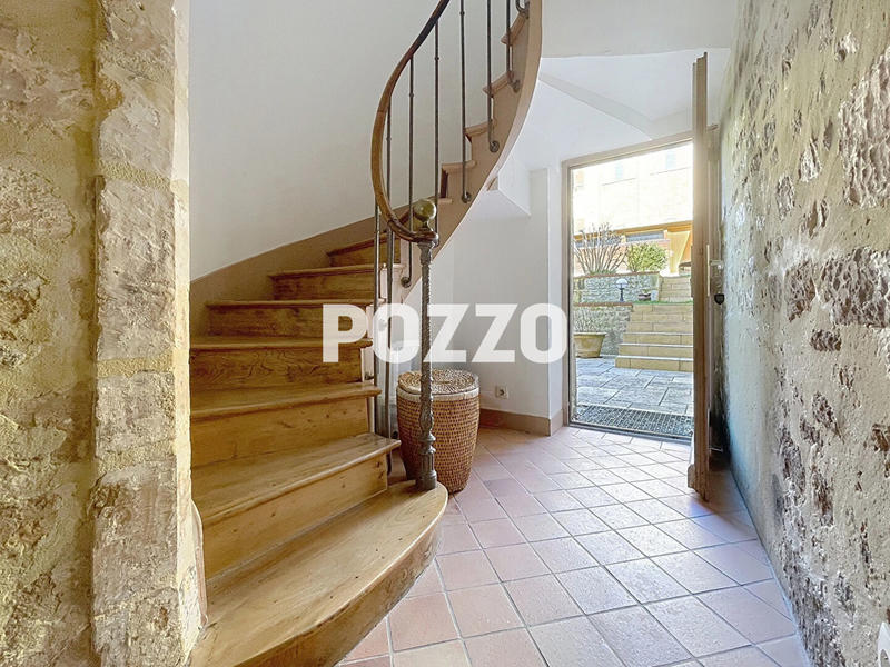Maison - 298 m² - 12 pièces