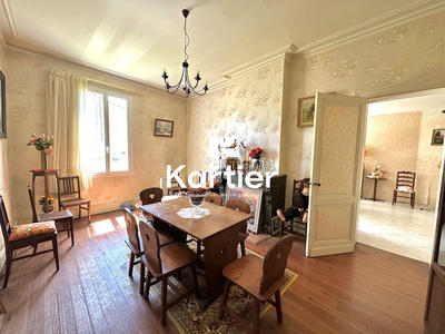 Maison ancienne - 800 m² - 12 pièces