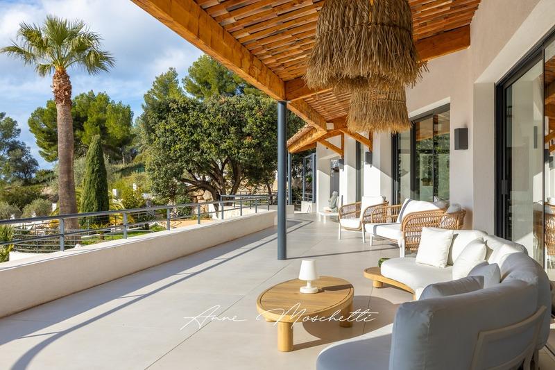 Maison - 450 m² - 8 pièces