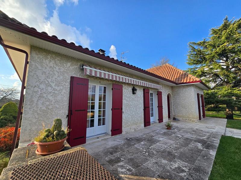 Maison - 227 m² - 7 pièces