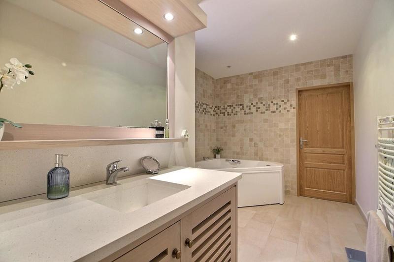 Maison - 196 m² - 7 pièces