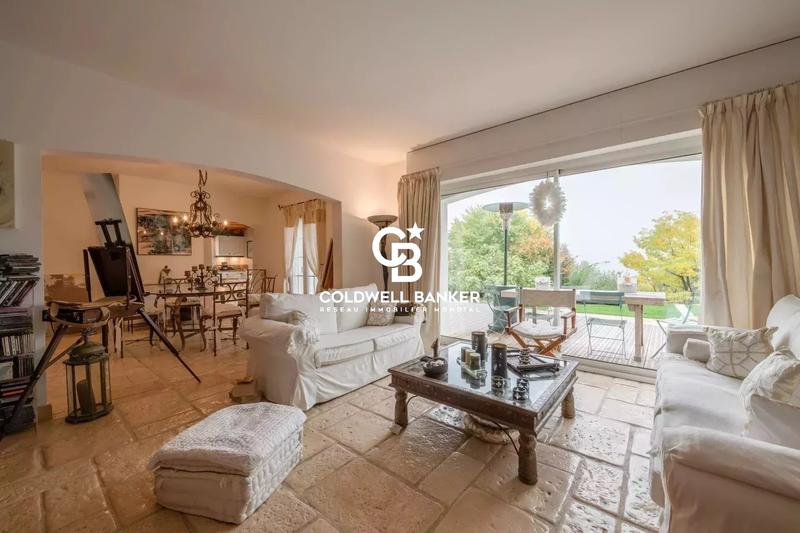 Maison - 312 m² - 6 pièces