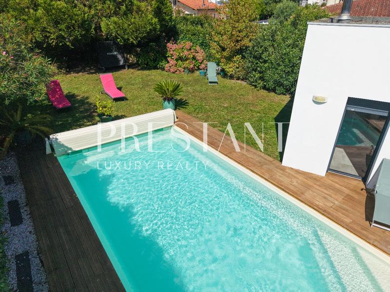 Maison - 180 m² - 5 pièces