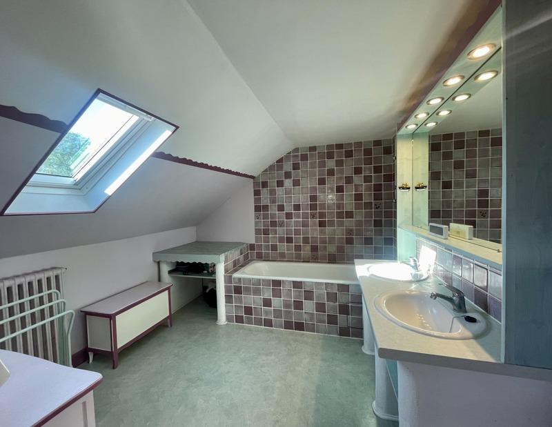 Maison - 179 m² - 8 pièces