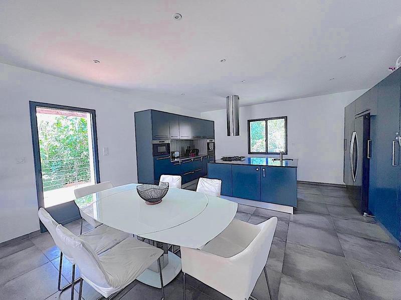 Villa - 200 m² - 5 pièces