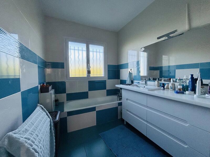 Maison - 111 m² - 4 pièces