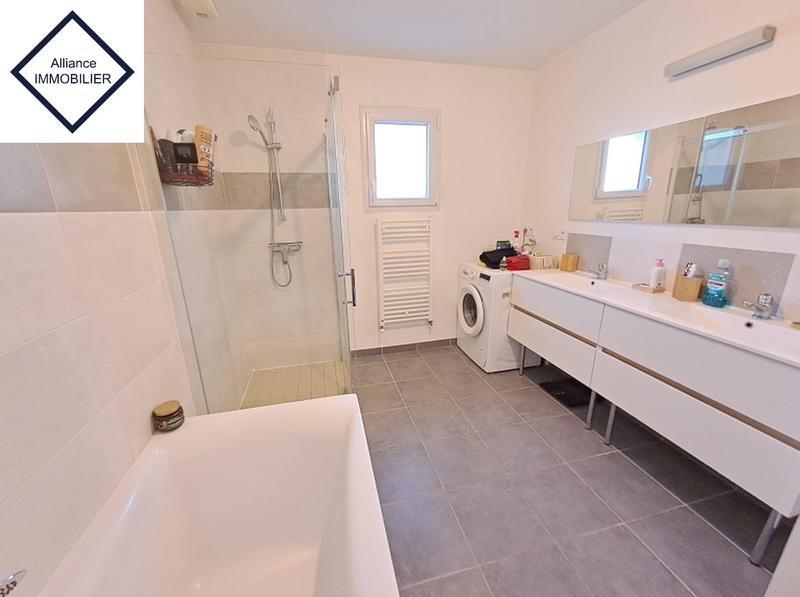 Maison - 80 m² - 5 pièces