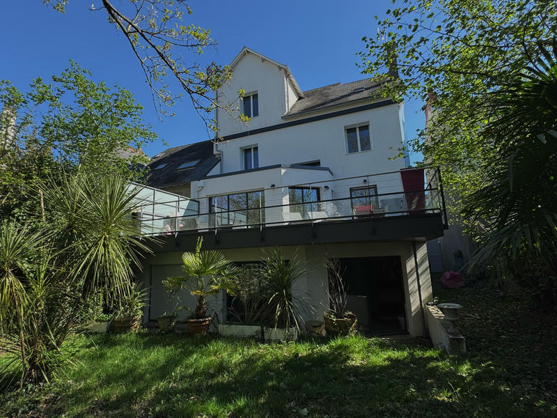 Maison - 204 m² - 8 pièces