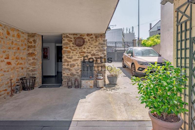 Maison - 230 m² - 6 pièces