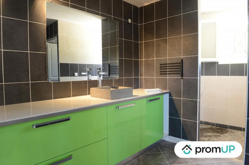 Maison - 780 m² - 18 pièces