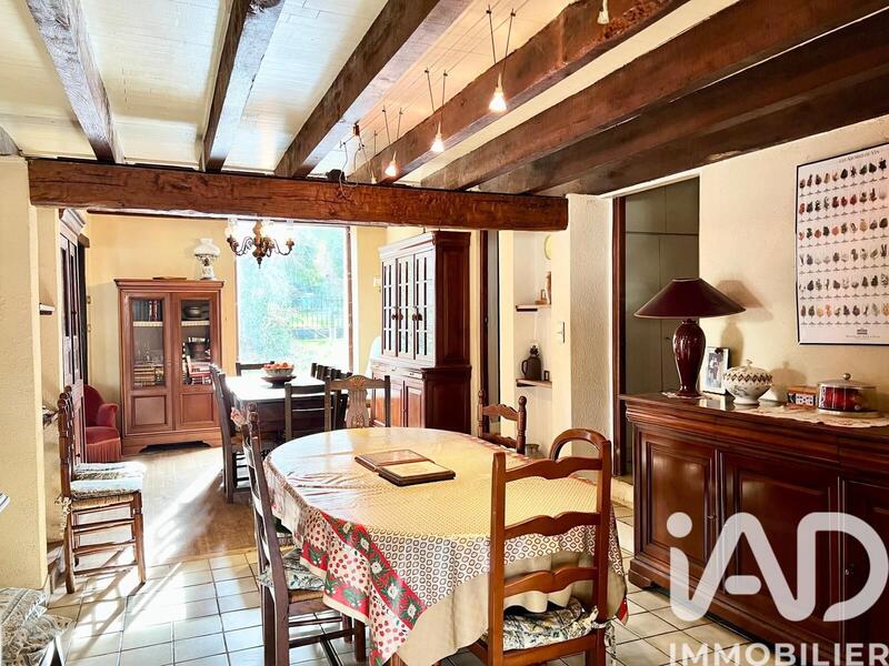 Maison - 208 m² - 9 pièces