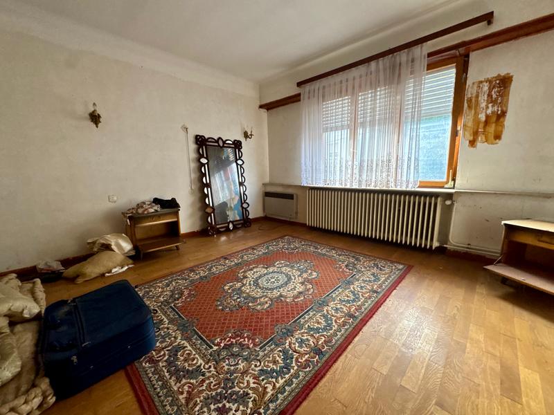 Maison - 182 m² - 9 pièces