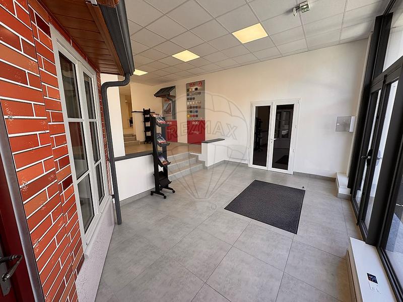 Local commercial - 396 m² - 3 pièces