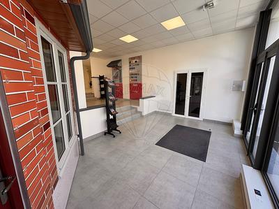 Local commercial - 396 m² - 3 pièces