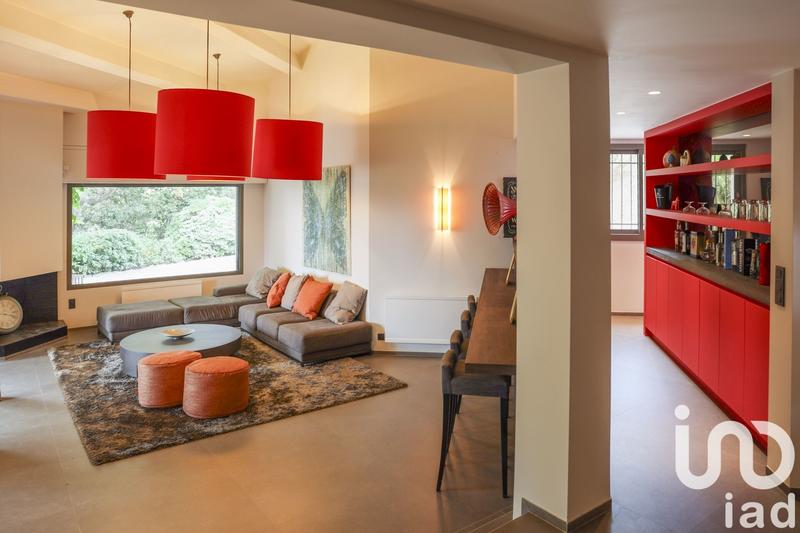 Maison - 350 m² - 9 pièces