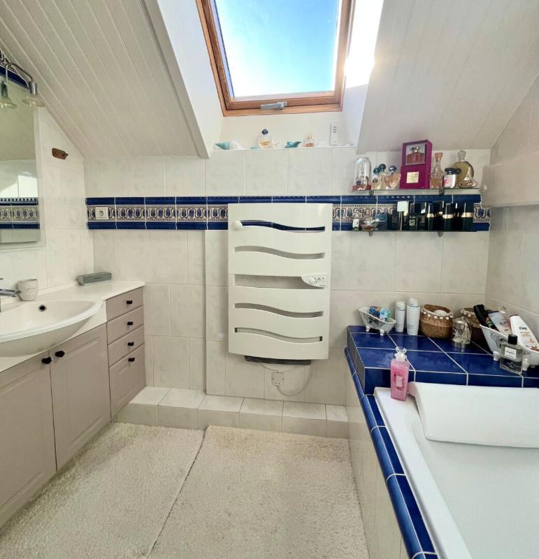 Maison - 260 m² - 8 pièces