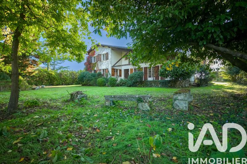 Maison - 251 m² - 10 pièces