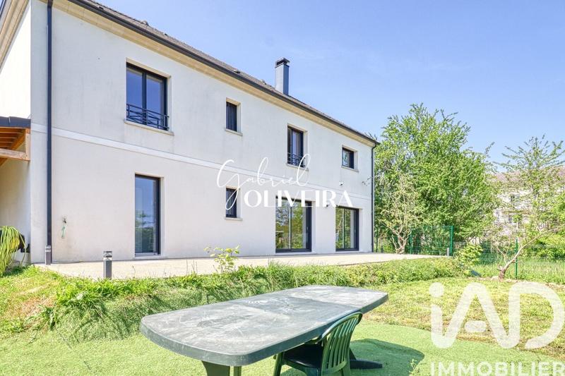 Maison - 210 m² - 7 pièces