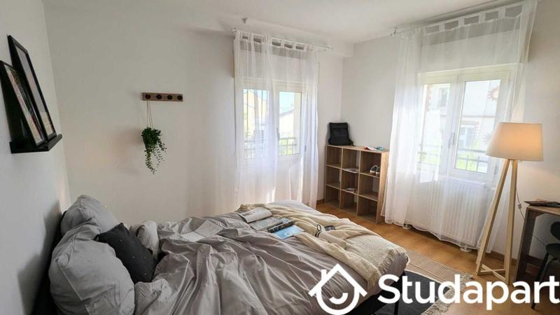 Chambre - 12 m² - 1 pièce