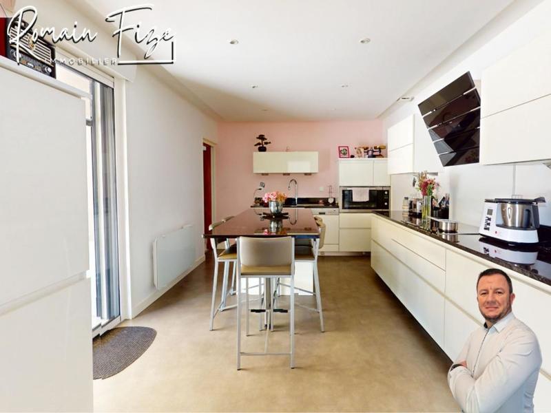 Maison - 277 m² - 4 pièces