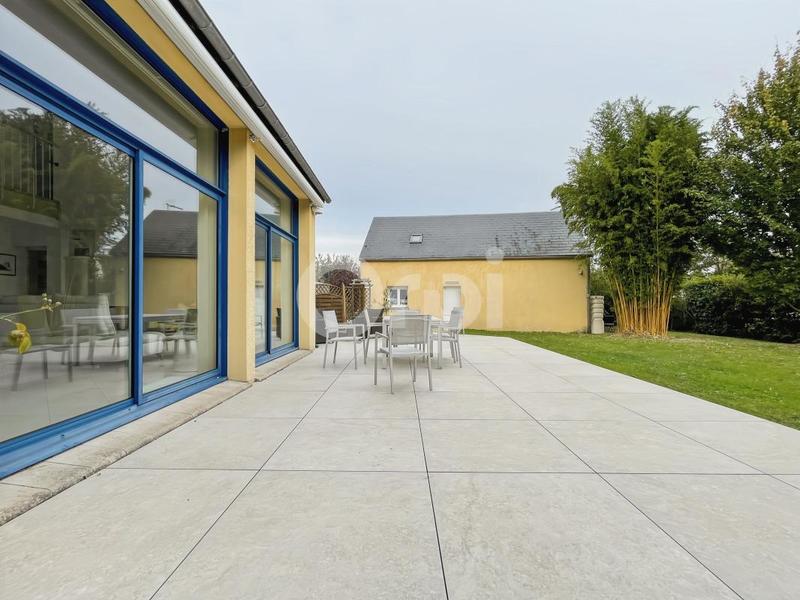 Maison - 260 m² - 9 pièces