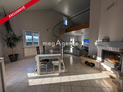 Maison traditionnelle - 190 m² - 4 pièces