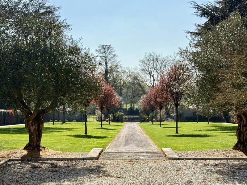 Maison - 454 m² - 12 pièces