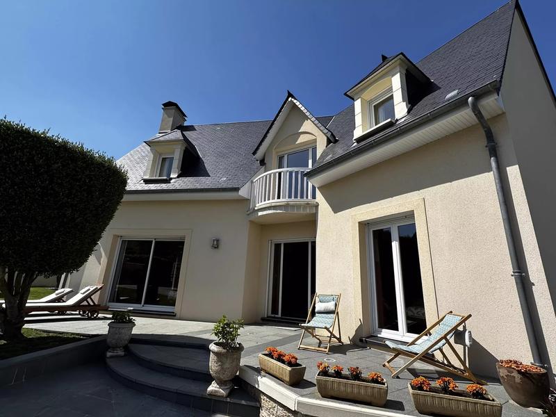 Maison - 200 m² - 6 pièces