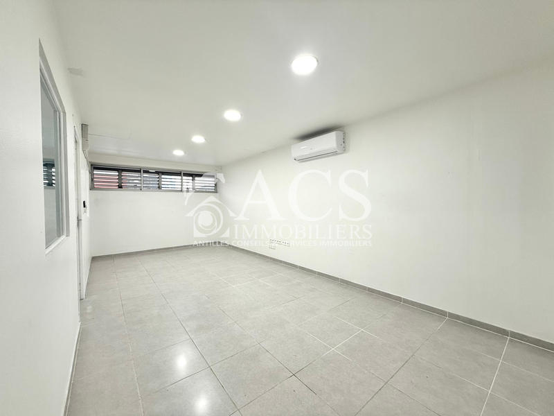 Bureau - 150 m² - 9 pièces