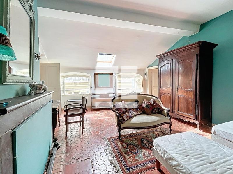 Appartement - 82 m² - 2 pièces