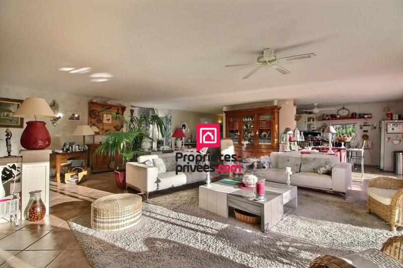 Maison - 225 m² - 7 pièces