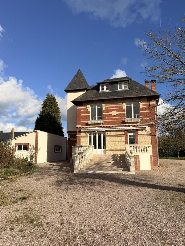 Maison de maîtres - 241 m² - 8 pièces