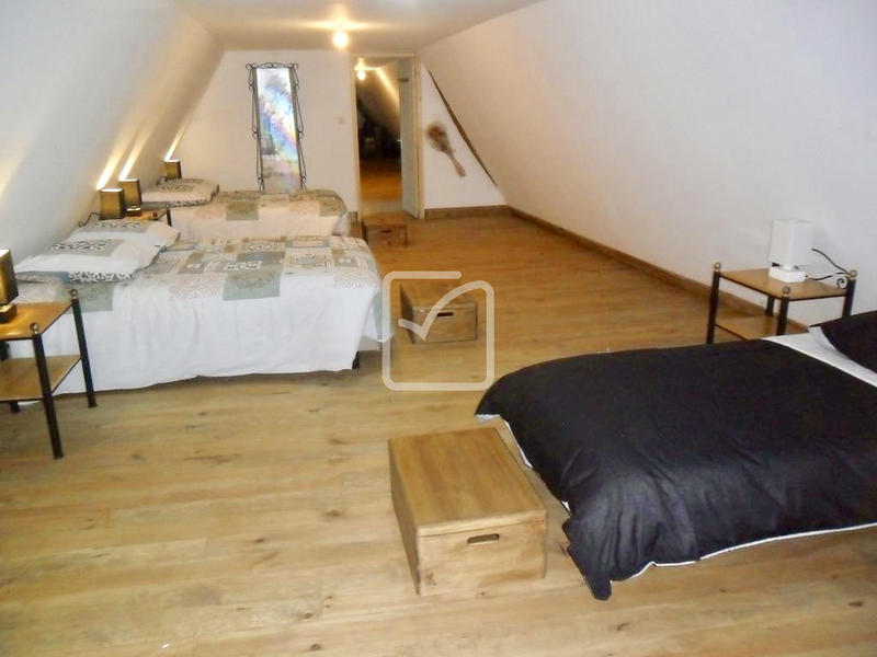 Maison - 330 m² - 12 pièces