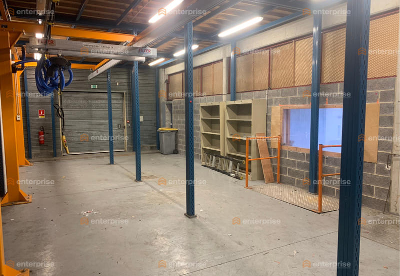 Local d'activité / Entrepôt - 1 227 m²