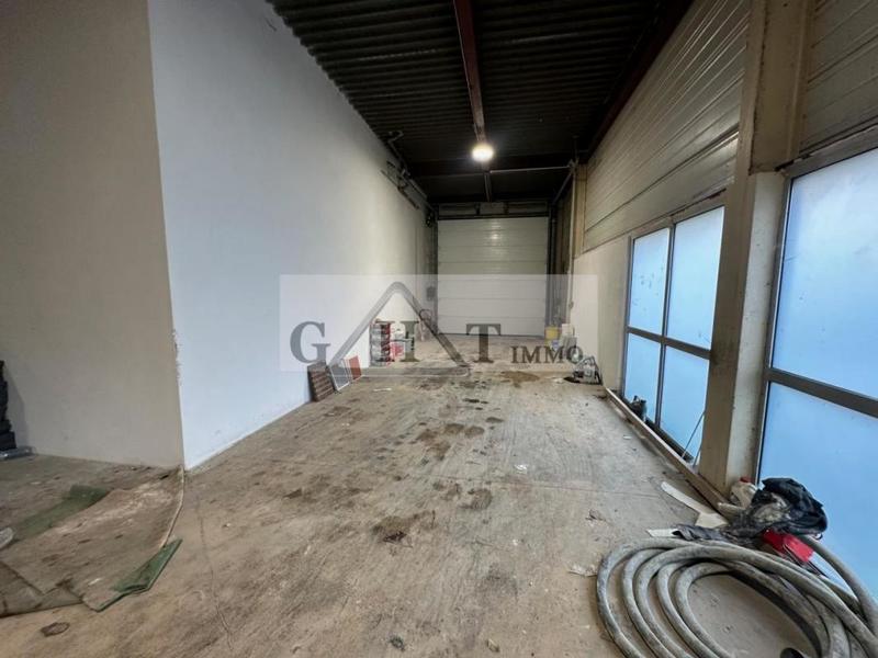 Entrepôt - 320 m²