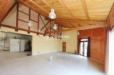 Local commercial - 246 m²