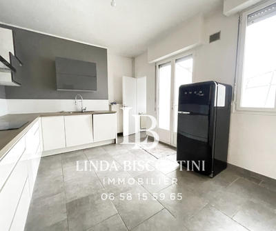 Maison - 145 m² - 9 pièces