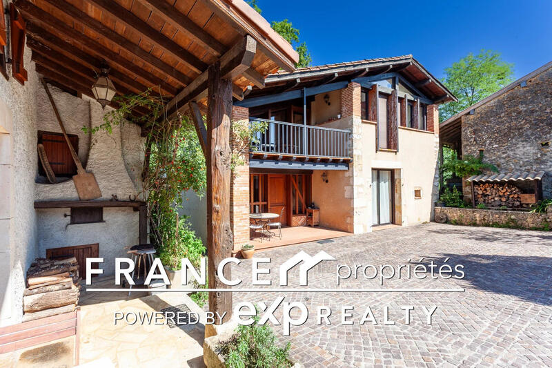 Maison - 223 m² - 7 pièces