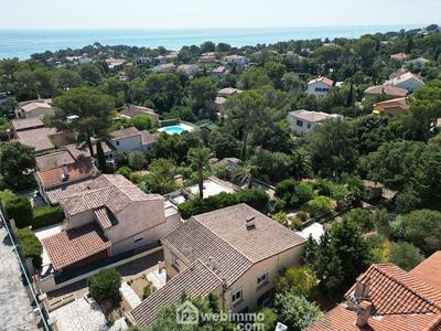 Villa - 182 m² - 8 pièces