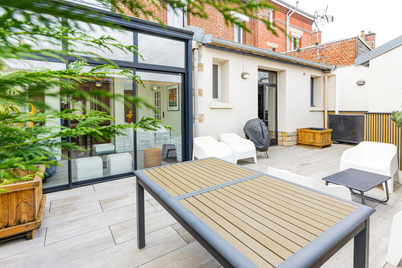 Maison - 213 m² - 7 pièces