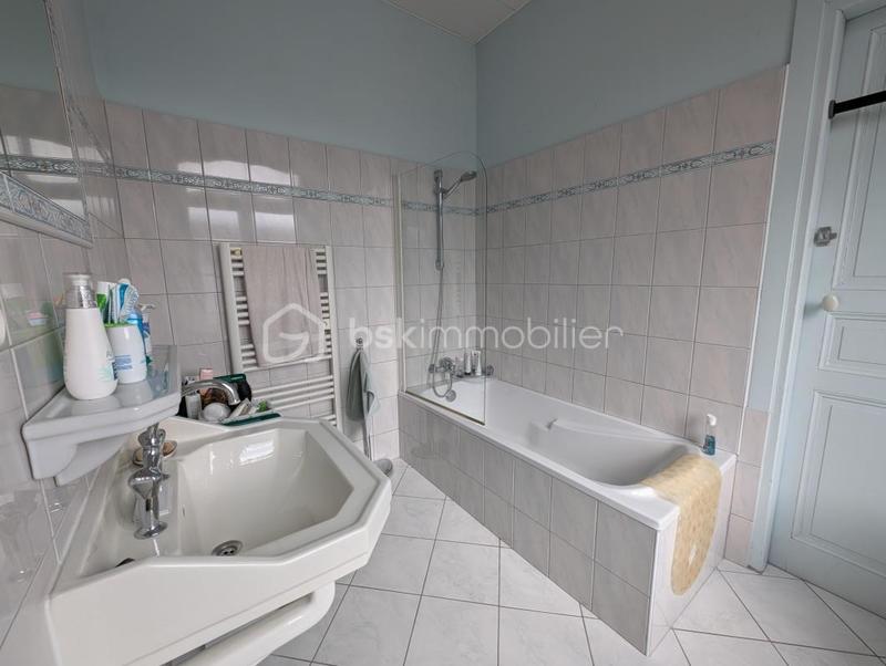 Demeure - 267 m² - 11 pièces