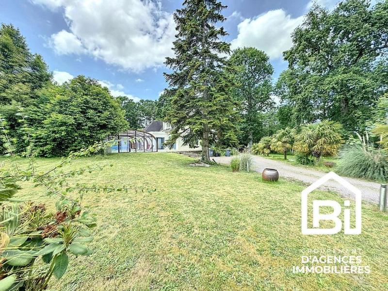 Maison - 215 m² - 8 pièces