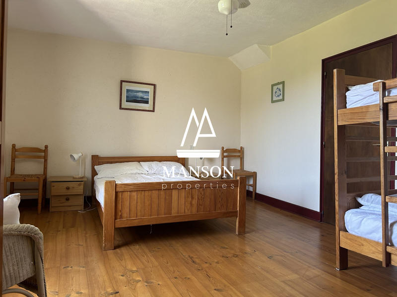 Maison ancienne - 330 m² - 15 pièces