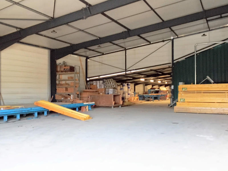 Local commercial - 2 200 m² - 3 pièces