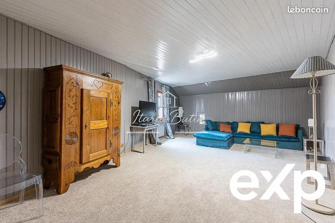 Maison - 238 m² - 9 pièces