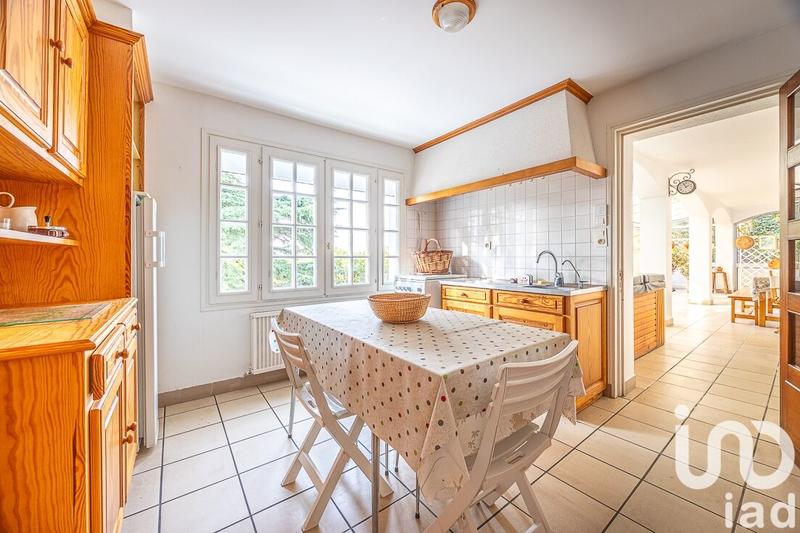 Maison - 242 m² - 7 pièces