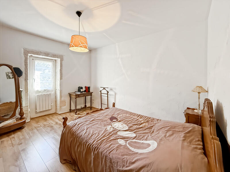 Maison - 1 000 m² - 6 pièces